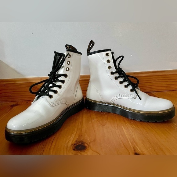 Dr. Martens Women's Zavala Combat Lace Up Boot | Size 6 - Picture 4 of 13